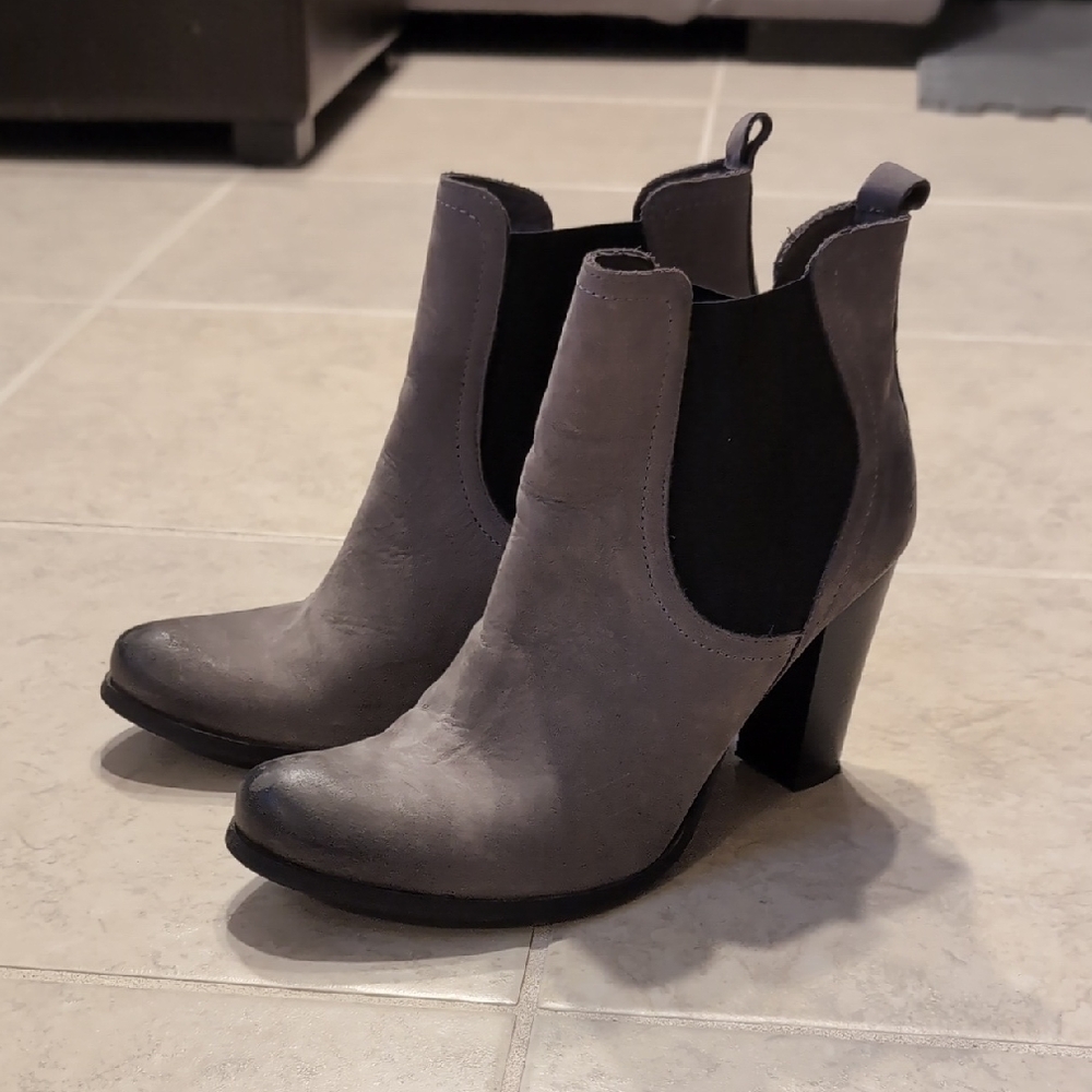 Harpers Ankle Heeled Bootie